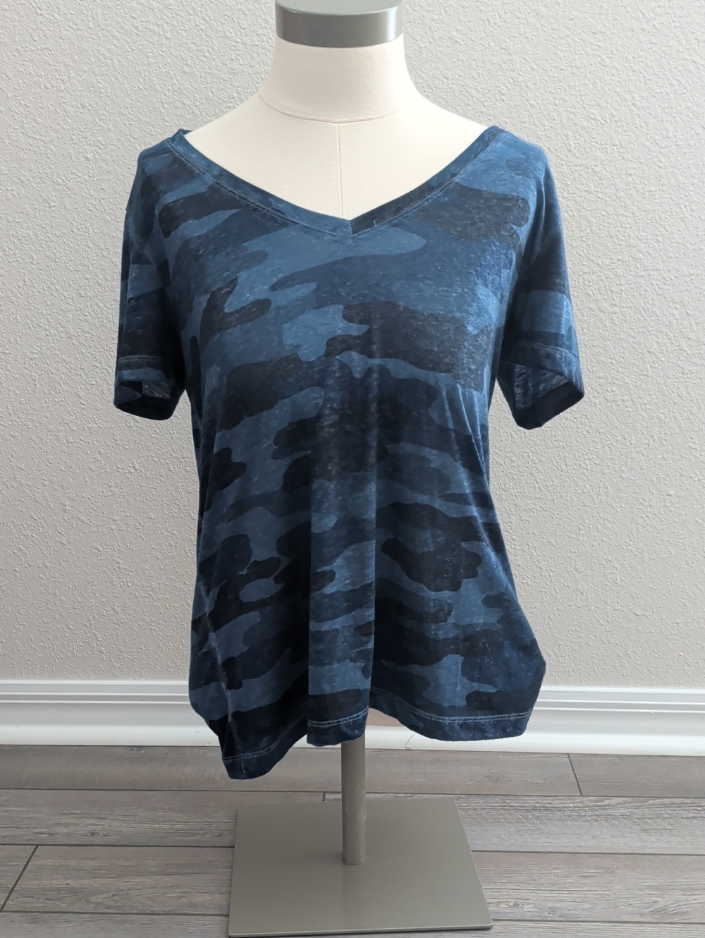 Lucky Brand Blue Camouflage V-Neck Short Sleeve Top